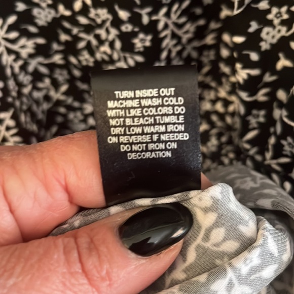 Beautiful flattering dress with flared splits sleeves three-quarter length - Picture 4 of 6